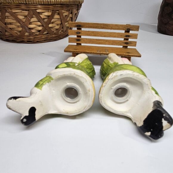 Vtg Salt Pepper Shakers Set Kissing Eskimo Couple Bench Sitters Asian 70s Green - Picture 10 of 11